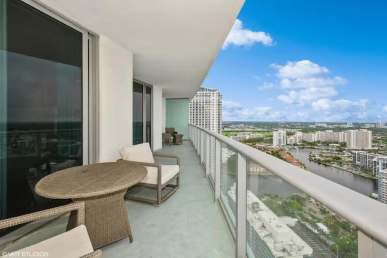 הוליווד Lyfe Residence Building - Private Apts Over The Beach מראה חיצוני תמונה